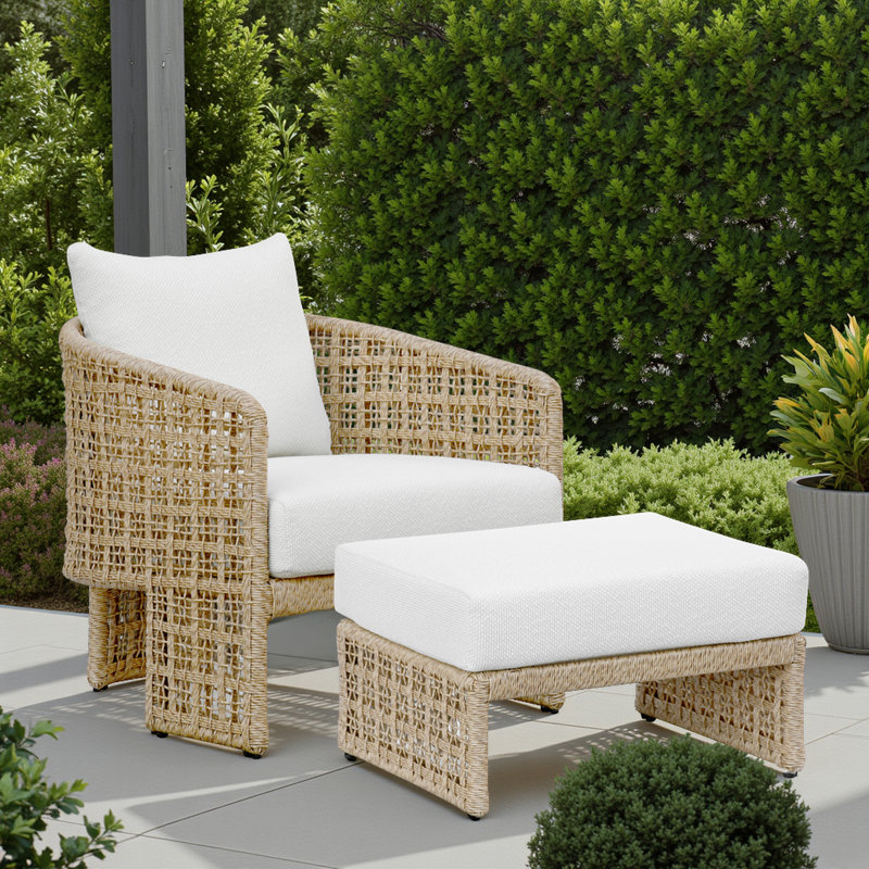 Fauteuil club d'extérieur en corde naturelle Driftbay avec coussin blanc et repose-pieds assorti