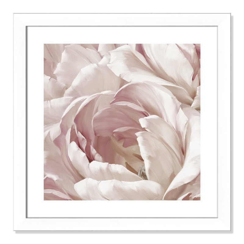 Intime rosé II - photographie, Cadre blanc, H 25 po x l 25 po x P 1,25 po