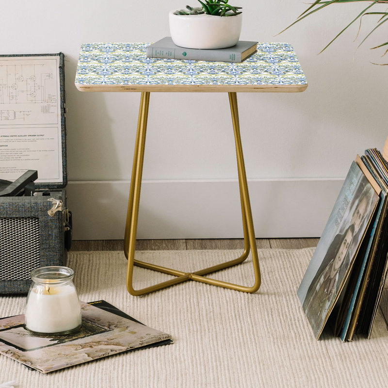 Table de bout à pieds croisés