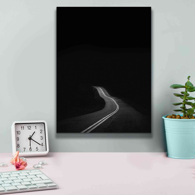 «Road to Nowhere» par Design Fabrikken, estampe numérique sur toile, H 16 po x l 12 po x P 0,75 po