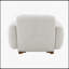 Le fauteuil d'appoint beige Darius avec 1 coussin décoratif combine style moderne, confort et durabilité pour tout espace de vie.