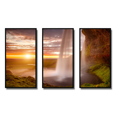 Seljalandsfoss Waterfall At Sunset - 3 pièces, cadre photo flottant sur toile