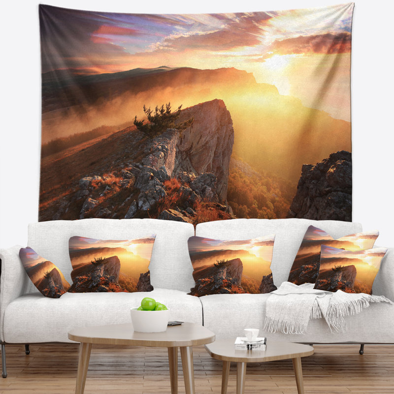 Tapisserie en polyester lever de soleil dans les montagnes Ai Petri avec accessoires de suspension inclus, H 50 po x l 60 po