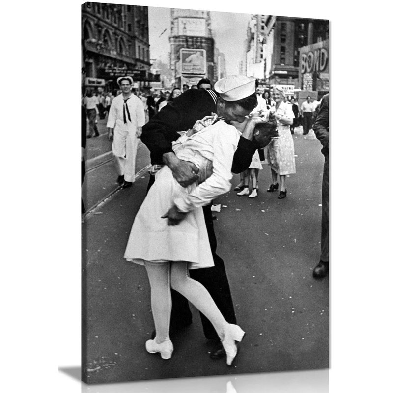 VJ Day New York - Wrapped Canvas Print, 31cm H x 20cm W