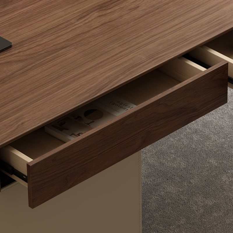 Bureau rectangulaire en bois manufacturé brun noisette, Retour à gauche, 29,53 po H x 62,99 po L x 27,56 po P