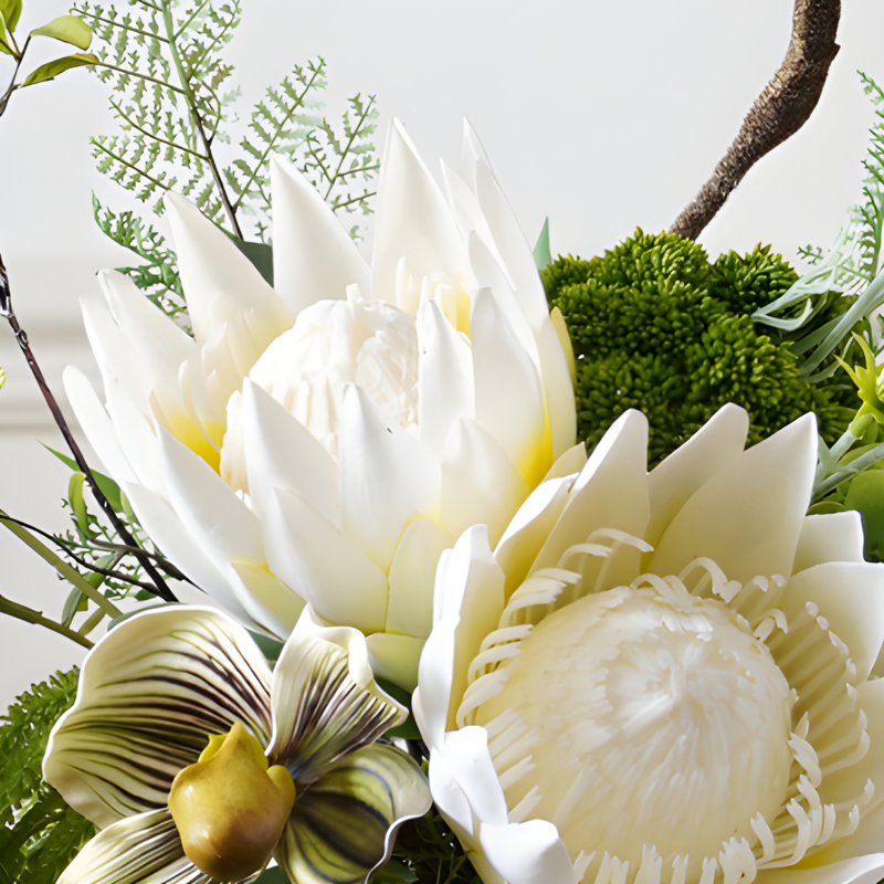 Ornements de fleurs simulées