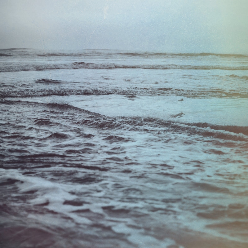 «Polaroid Waves», impression sur toile tendue, H 36 po x l 36 po, Oui, L 71,5 po x L 64 po