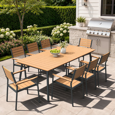 Ensemble de salle à manger d'extérieur Cyanni pour 8 personnes, 210 cm de long, en aluminium, avec chaises empilables et trou pour parasol.