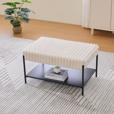 Repose-pieds de 30,7 po de large avec repose-pieds rembourré avec pieds en métal noir, tabouret avec tablette de rangement ouverte en bois, tabouret de pied en fausse fourrure pour le salon, la chambre et le vestibule