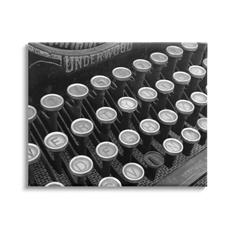 «Ebern Designs Antique Machineewriter Keys» par Steve Toole, H 24 po x l 30 po x P 1,5 po