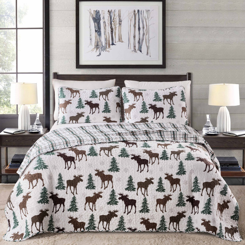 FreshFolds Moose Printed Reversible Patchwork Quilt Set with Shams