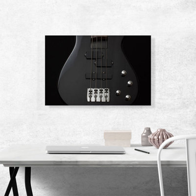 " Black Bass Guitar "