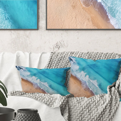 Vagues turquoise se brisant sur le rivage - coussin décoratif Cabin & Lodge