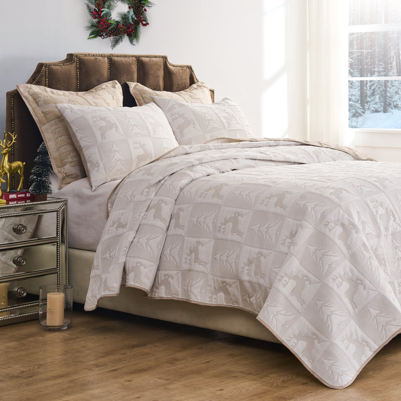Greenland Home Fashions Reindeer Games 3-Piece King Size White Coverlet Set, 105x95 Inch, Reindeer Games