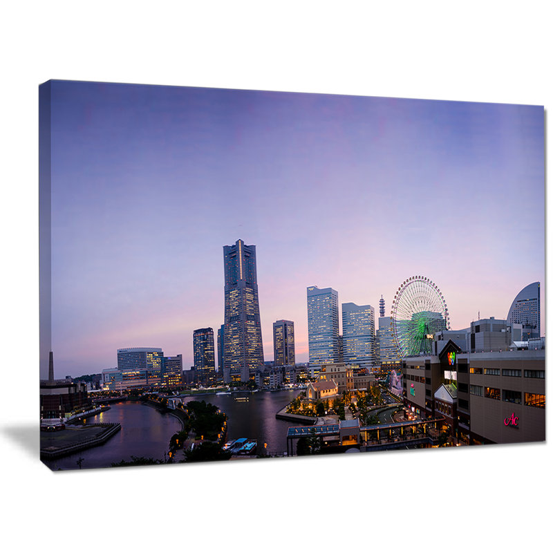«Minato Mirai Yokohama at Twilight», photographie, H 20 po x l 20 po x P 1 po, Toile tendue