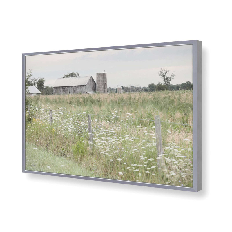 «Tucked Away Barn» par Lori Deiter, reproduction d'art, H 21,5 po x l 31,5 po, Argent, Impression encadrée
