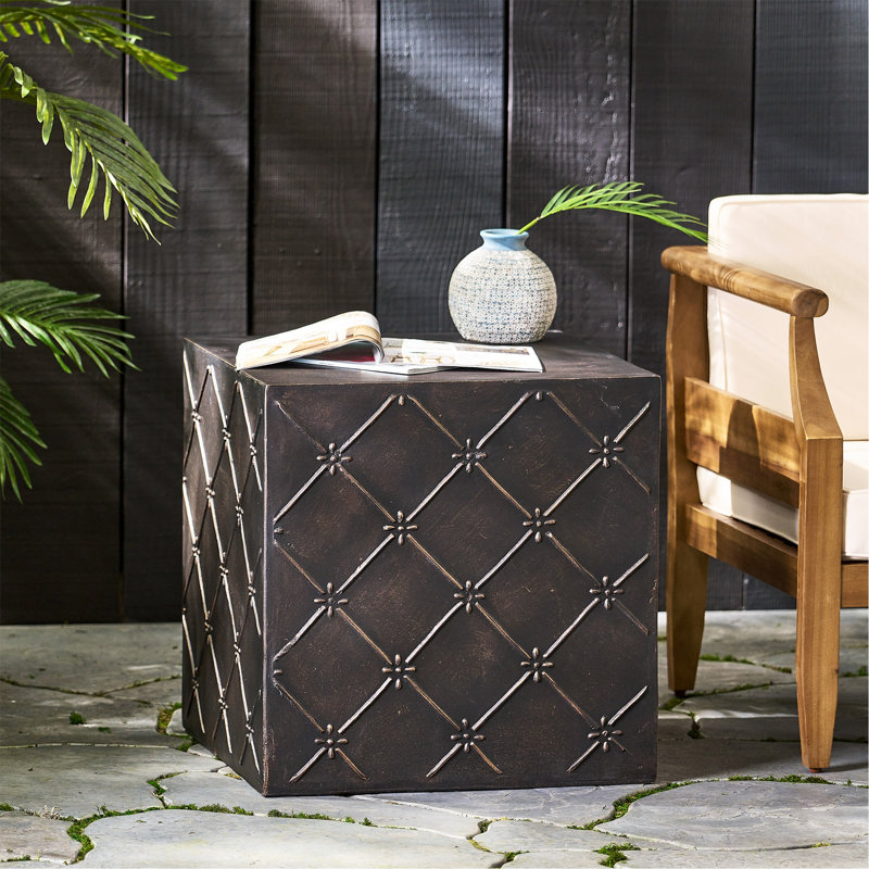Table d'appoint charmante en béton avec motif élégant
