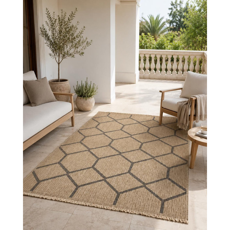 Black honeycomb lattice machine-woven polypropylene accent rug, Medium — 5'3" x 7'7"