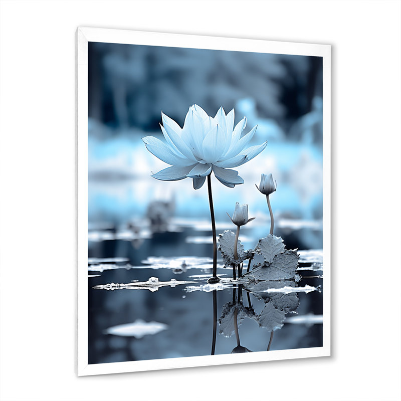 Monochromes bleus et blancs Winters Reflection I - Art mural sur toile florale, H 44 po x l 34 po x P 1,5 po