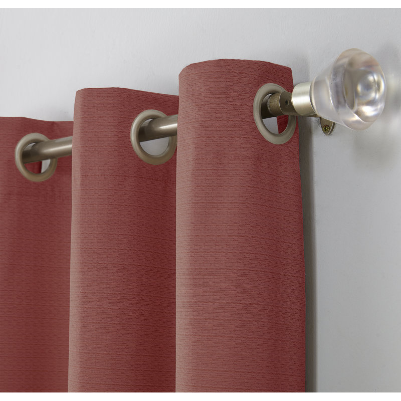 Panneau de rideau thermique obscurcissant et isolant avec œillets Sauers, Rouge, l 40 po x L 95 po