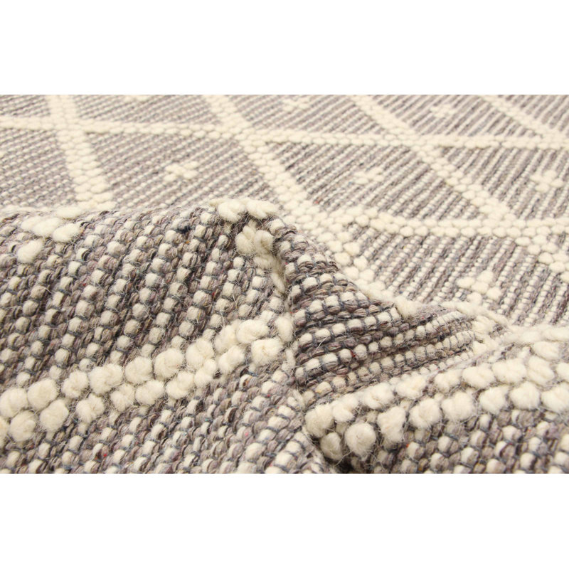 Tapis unique en laine 6 pi x 8 pi 11 po Charvette