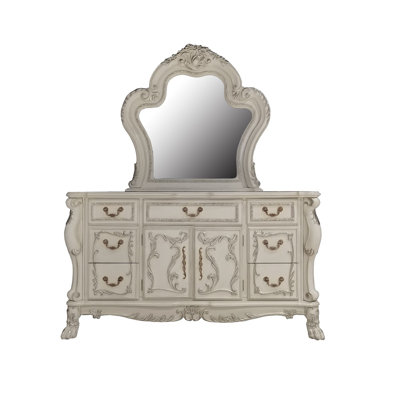 Commode à cinq tiroirs
