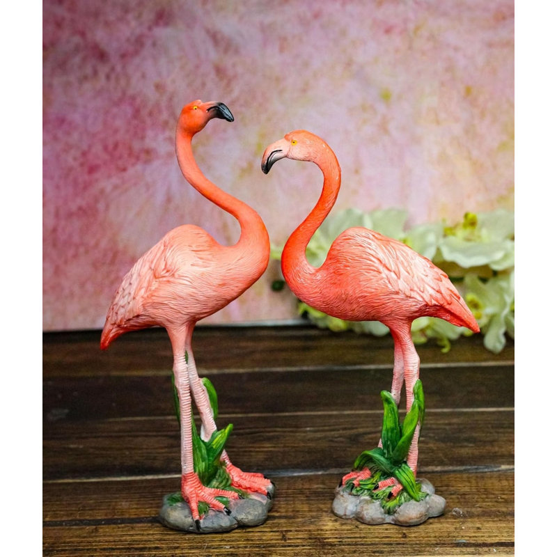 Ensemble de figurines de paradis tropical avec un flamant rose et un cou en forme de cœur