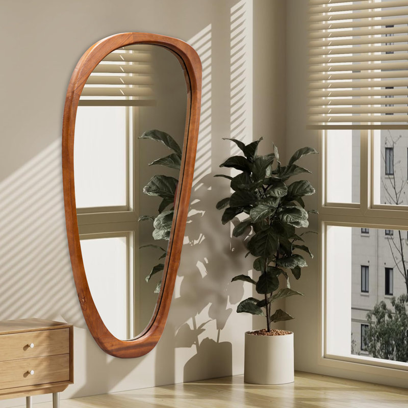 Miroir mural irrégulier à cadre en bois naturel, conception asymétrique unique, Bois brun, 48 po x 22 po