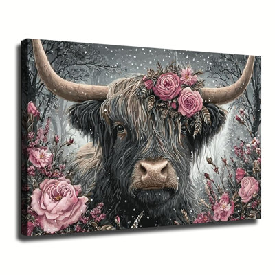 Tableau sur toile encadré, prêt à accrocher, représentant une vache des Highlands avec une couronne de roses ; idéal pour le salon, la chambre ou la décoration intérieure.