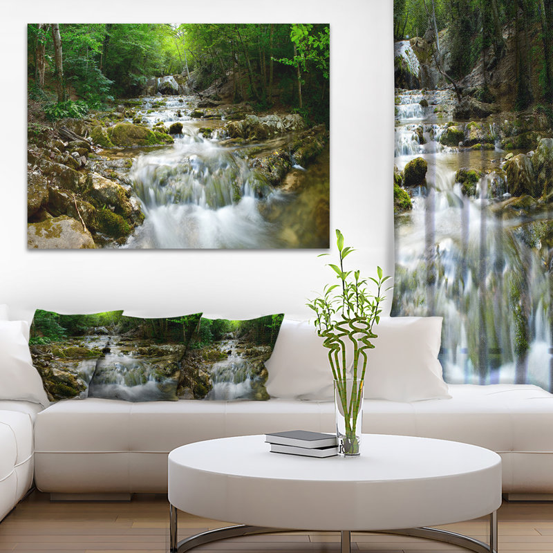«Natural Spring Waterfall», photographie, H 30 po x l 40 po x 1,5 po, Toile tendue