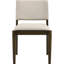 Lot de 2 chaises de salle à manger à dossier plein, pieds fuselés en bois brun et revêtement beige pour un style intemporel. Siège rembourré en mousse et détails à nouer.