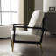 Fauteuil à accoudoirs blanc de luxe avec housse en velours et rembourrage confortable
