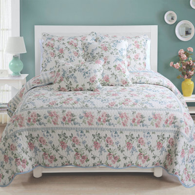 Farmhouse / Country Cotton Floral Quilt