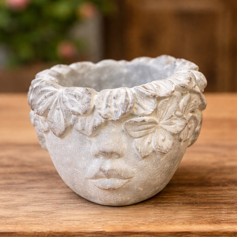 Laangela Statue Planter