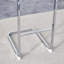 Tabouret de bar moderne en cuir synthétique avec pieds en métal argenté en forme de C, conception à poutre transversale stable, idéal pour les bars, les cuisines et les espaces de vie contemporains.