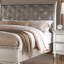 Très grand lit avec tête de lit tapissier en similicuir argenté, pièce de décoration de chambre à coucher ultra-moderne en cuir de taille contemporaine et fabrication en bois de pin