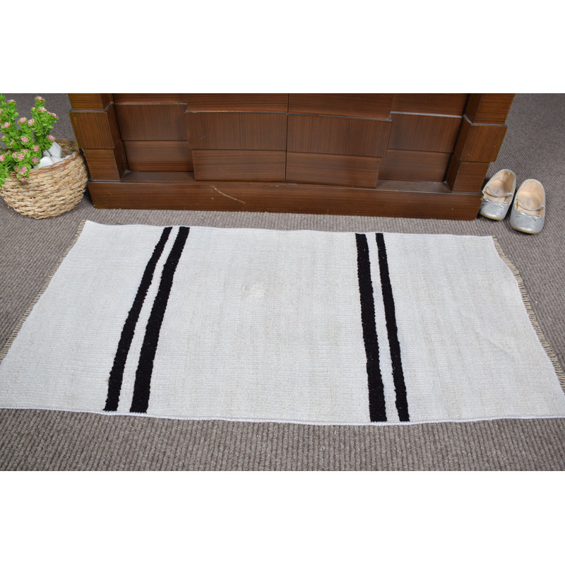 Authentique tapis kilim turc tissé à la main dans un design rayé pour une entrée ou un décor décoratif