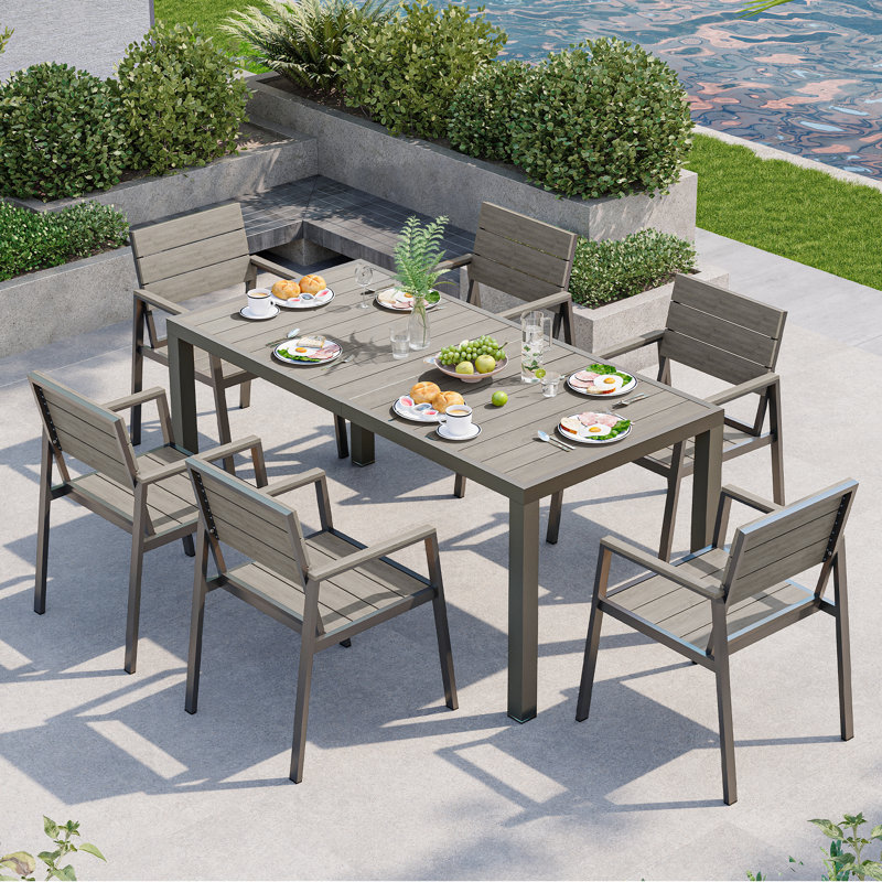 Table de jardin rectangulaire de 170 cm (67 po) avec structure en aluminium, plateau en polystyrène expansé imitation bois et trou pour parasol de 4 cm (1,6 po).