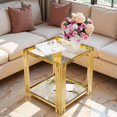 Table de bout moderne carrée avec plateau en verre trempé, tablette inférieure et structure asymétrique en métal