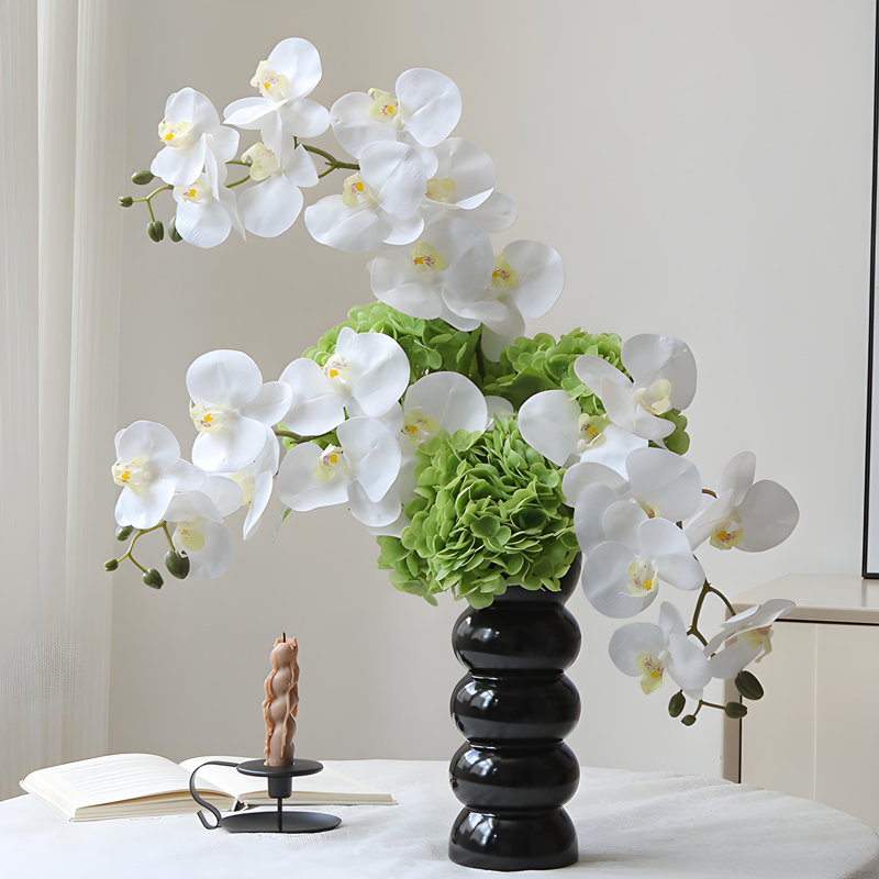 Ornements de fleurs simulées