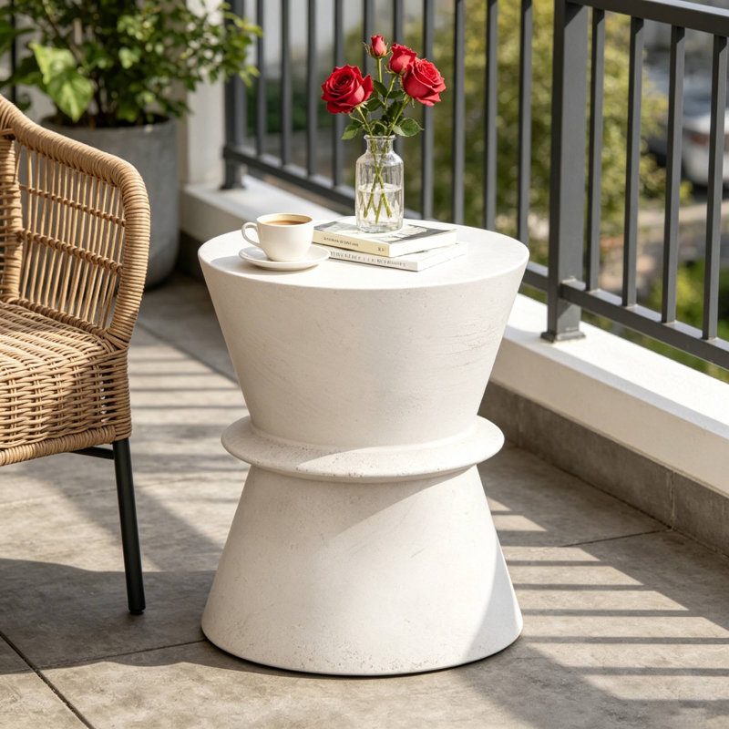 Table d'appoint d'extérieur idéale pour les collations de jardin et les loisirs près de la piscine
