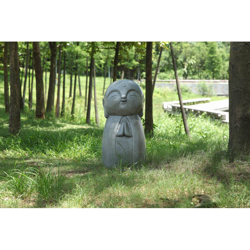 Statue de Jizo japonais chanceux qui prie
