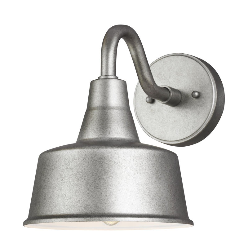 Luminaire de grange d'extérieur Blakeston, Étain patiné, H 10 pi x l 8 po x P 8 po, Non