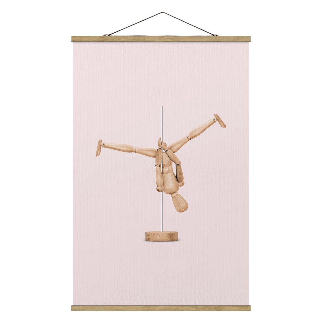 Stoffbild Pole Dance mit Holzfigur