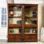 Vitrines en bois manufacturé et brun noisette
