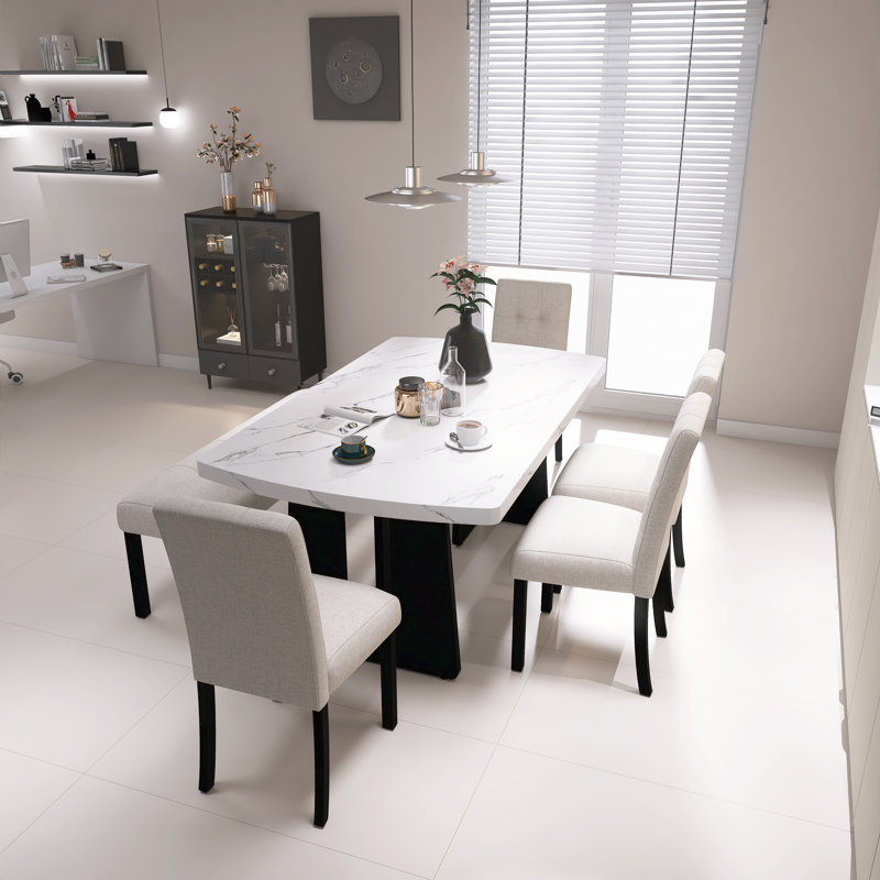 Ensemble de table de salle à manger moderne 6 pièces, table de salle à manger en faux marbre blanc de 63 po avec pieds en bois d'hévéa et 4 chaises rembourrées beiges et 1 banc, convient pour la salle à manger, la cuisine, facile à assembler