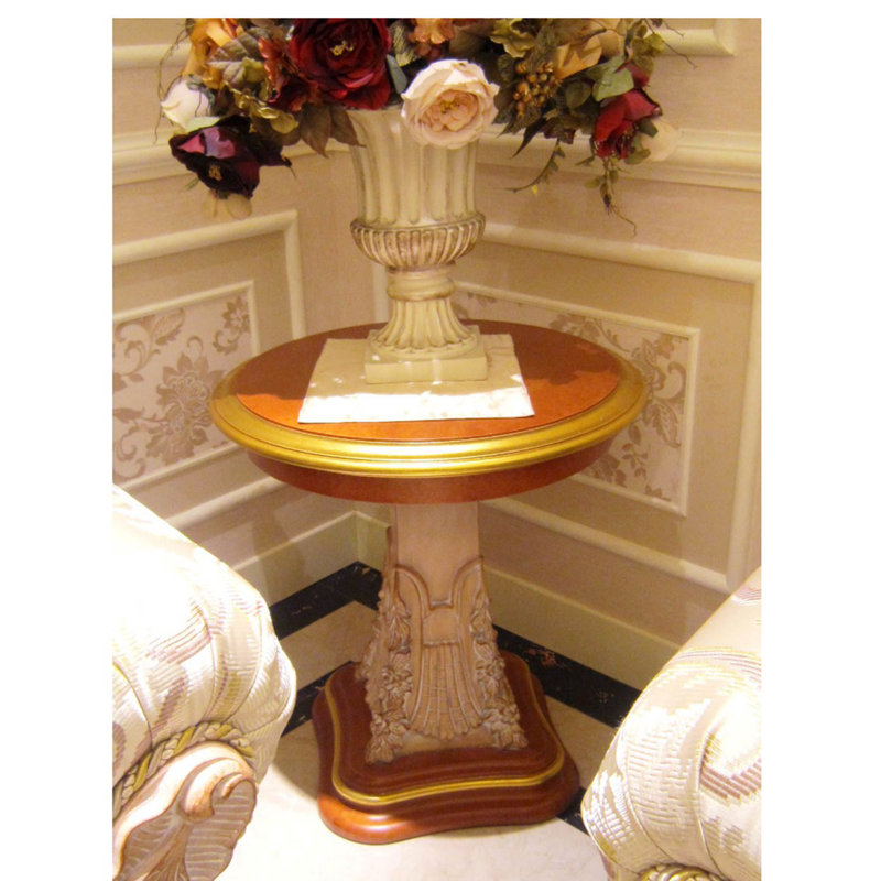Table d'appoint ronde à piédestal avec base sculptée et plateau en bois massif