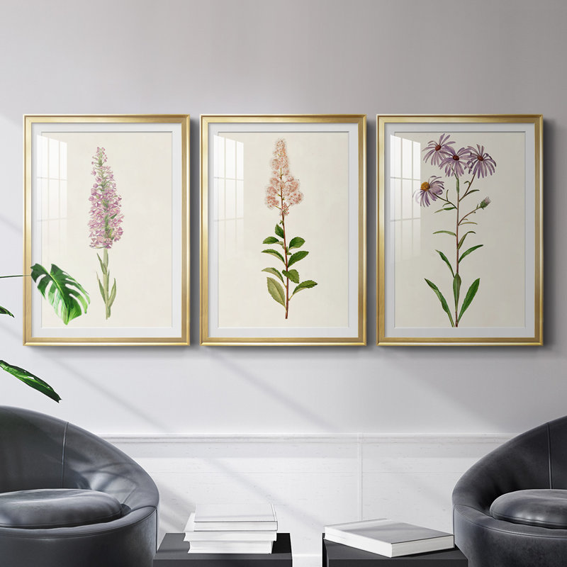 Mauve Garden Flowers I - Ensemble de 3 reproductions de cadres photo, Cadre doré, H 37 po x l 24,5 po x P 2,5 po