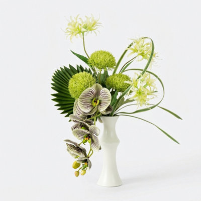 Fleurs artificielles avec vase