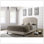 Lit à panneau avec garniture cloutée, glamour d'inspiration Art déco et sophistication moderne pour les chambres contemporaines.